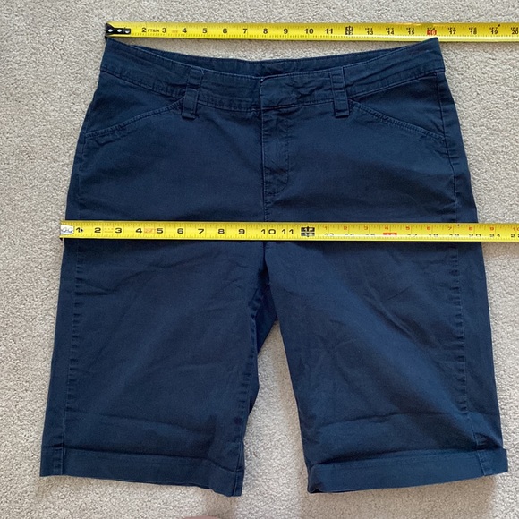 Navy blue Bermuda shorts. Size 10/12. See measurements. - Picture 5 of 16